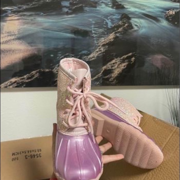 Duck boots. - Picture 2 of 2
